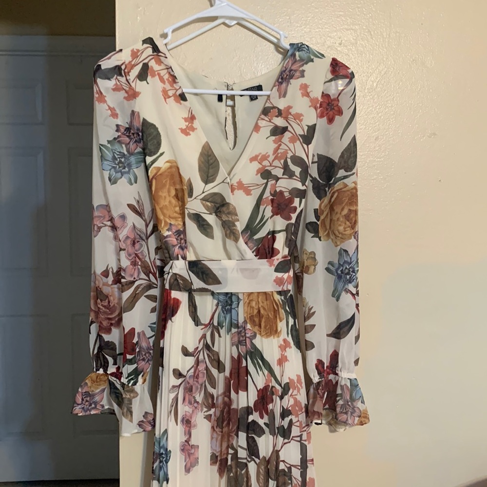 Buffalo Angelique Floral Ruffle Sleeve Maxi Dress. Size S